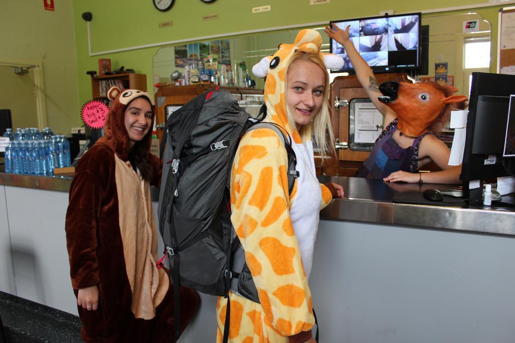 Backpack Oz Hostel Аделейд Екстериор снимка