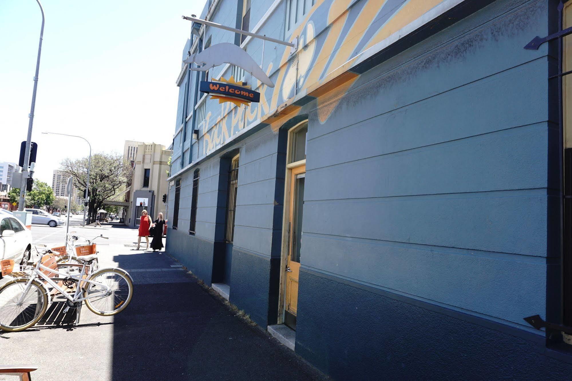 Backpack Oz Hostel Аделейд Екстериор снимка