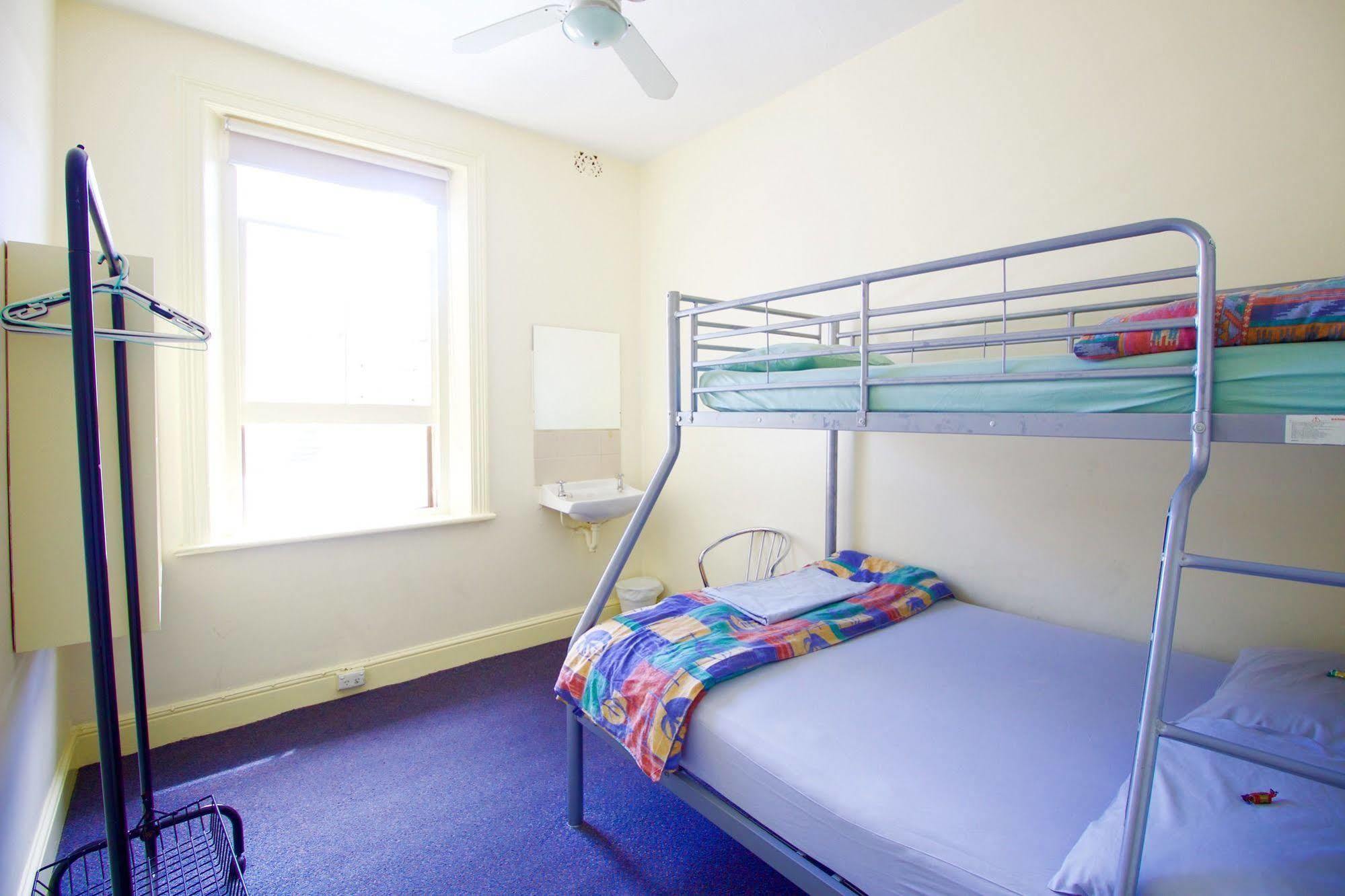 Backpack Oz Hostel Аделейд Екстериор снимка