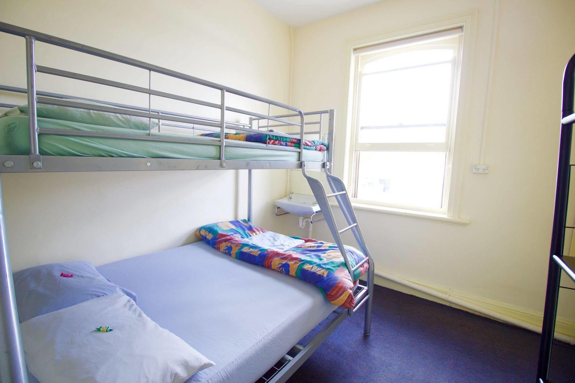 Backpack Oz Hostel Аделейд Екстериор снимка