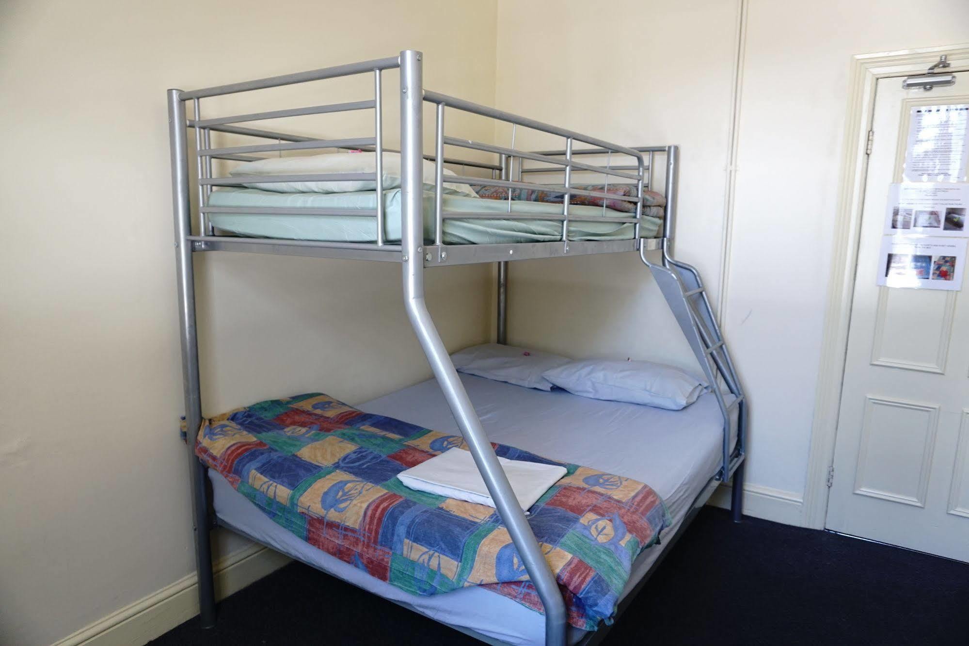 Backpack Oz Hostel Аделейд Екстериор снимка